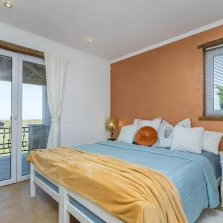 House Is Sold * Stifanići
