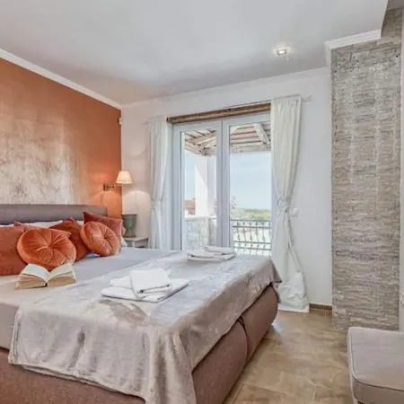 Villa House Is Sold *